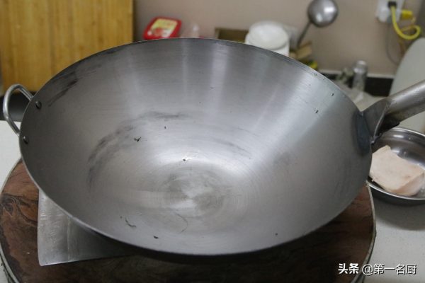 生铁锅和熟铁锅的区别(铁锅分生铁和熟铁差别挺大)