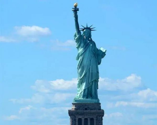 美国的自由女神像本人是谁(美国自由女神像的原型是谁)