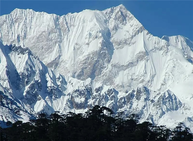 世界上最高的十大山峰(世界最高山峰前十排名)