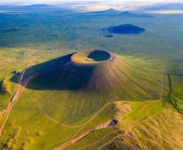 世界上最大的火山排名(中国境内的十大火山)