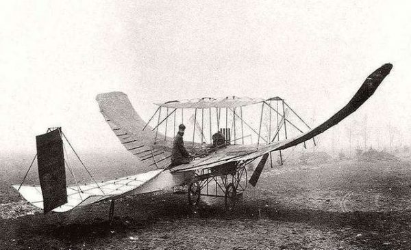 飞机是谁发明的哪国的(第一架飞机是谁发明的)