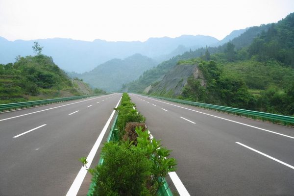 高速机动车道宽度国家标准(高速道路机动车车道为多宽)