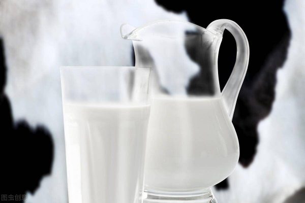 鲜牛奶放保鲜能放多久(牛奶的保质期是多久)