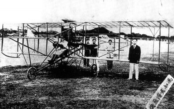 中国第一架飞机是由谁设计制造(谁制造了中国第一架飞机)