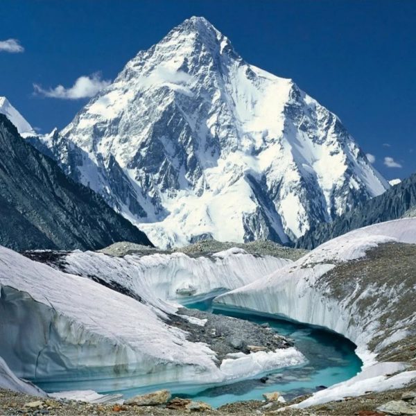 世界攀爬难度最高的十大山峰(世界上最难攀登的十座高峰)