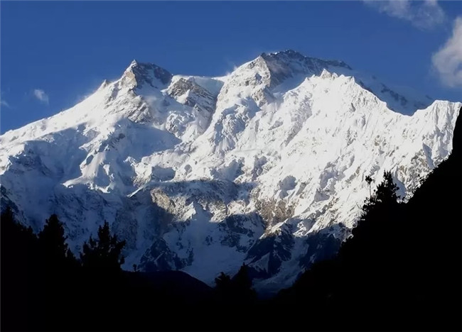 世界上最高的十大山峰(世界最高山峰前十排名)