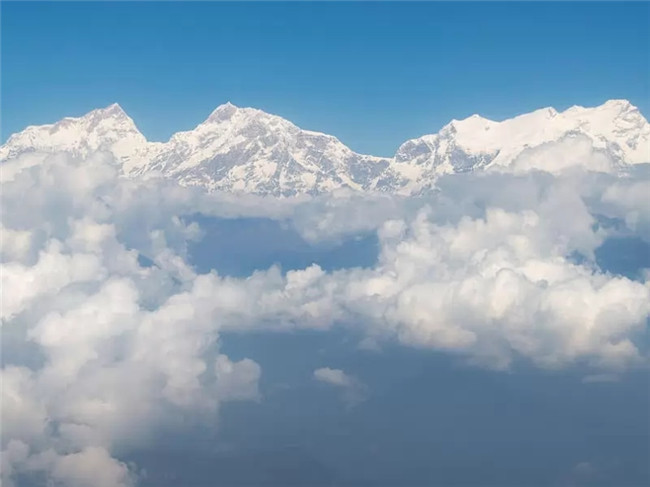 世界上最高的十大山峰(世界最高山峰前十排名)