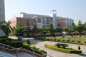 华南师范大学增城学院(最早开办本科教育的民办高校)